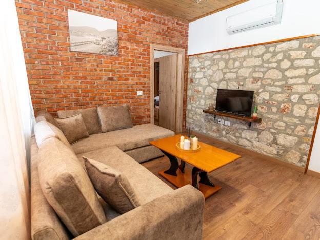 Roel Apartments Саранда Екстер'єр фото